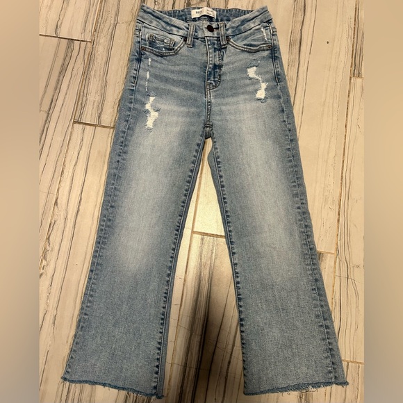 BKE Billie Cropped Flare Stretch Jean Buckle Jeans - Picture 2 of 16